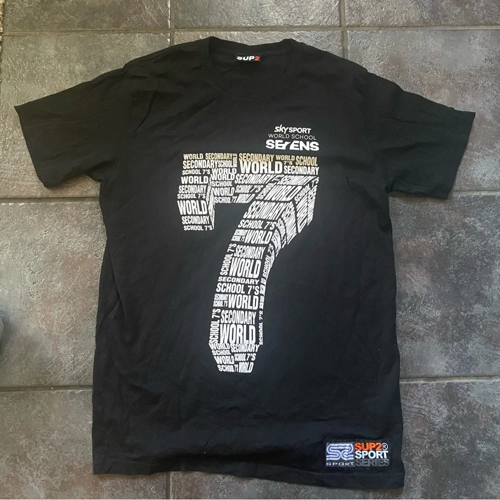 •Mens graphic tee bundle 5 piece• Size L - Picture 11 of 15